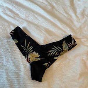 Billabong bottom size small cheeky